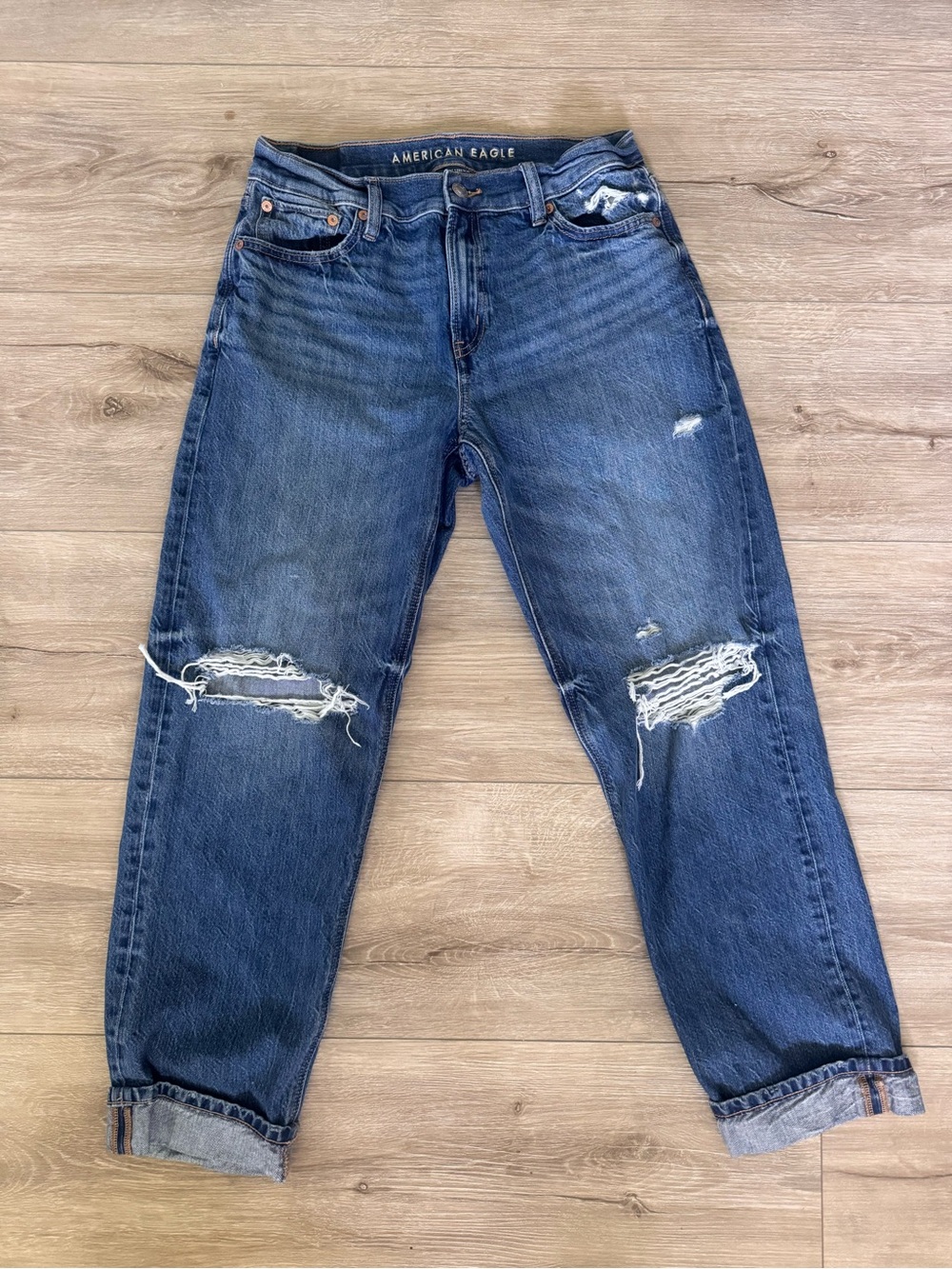 American Eagle Outfitters Women's Dark Blue Distressed Relaxed Jeans 2 short